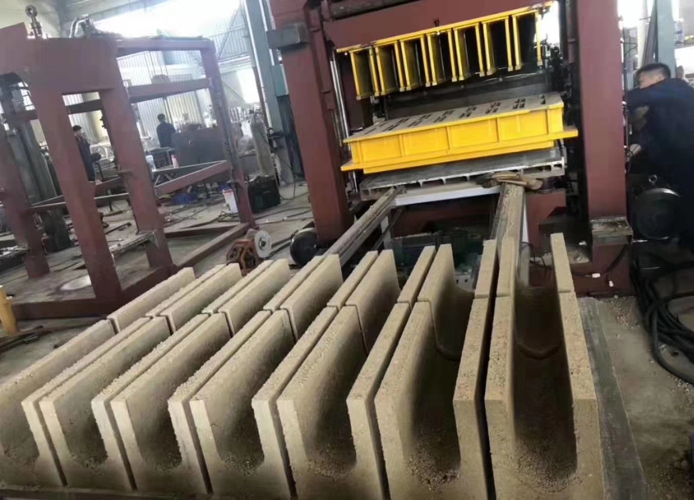制砖成套生产线有序交付落地，万宝机械厂同步跟进安装调试与技术指导